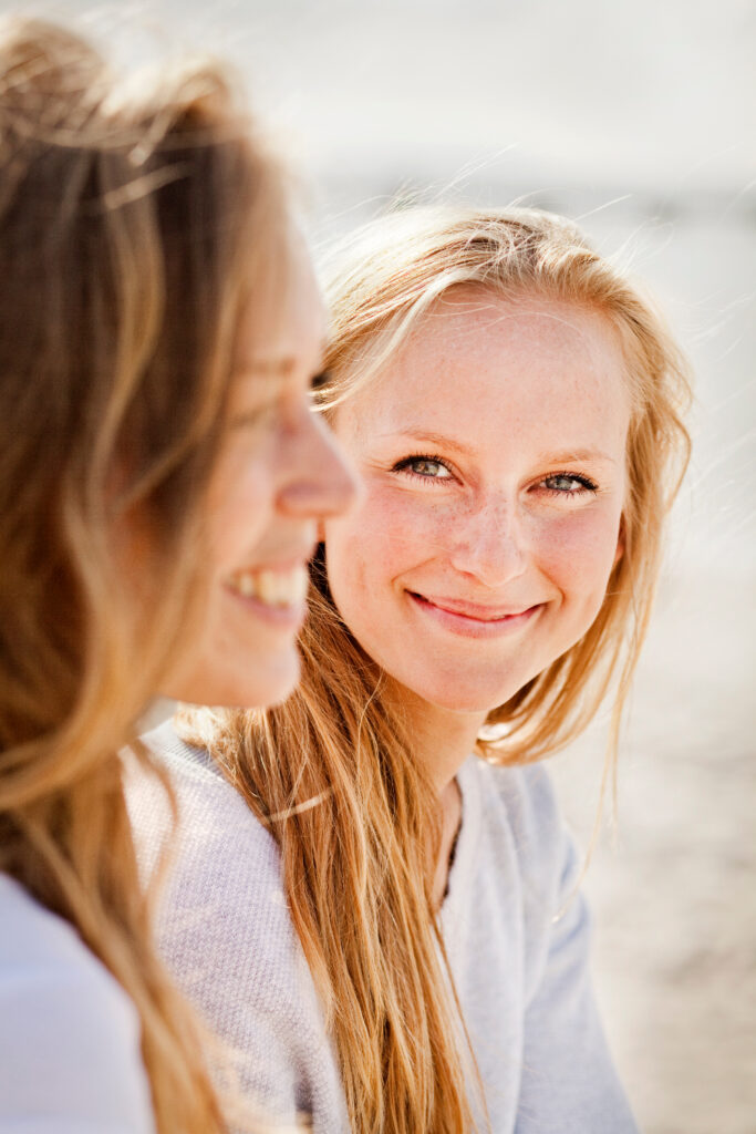 Two female clients who are getting dual diagnosis treatment from Voyager Recovery Center in Lake Forest.