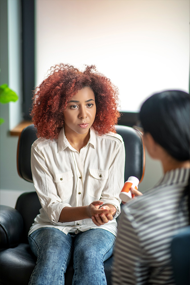 Therapist conducting a lake forest cognitive behavioral therapy program at Voyager Recovery Center.