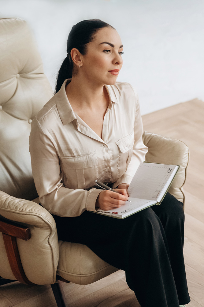 therapist at voyagers conducting dbt therapy in orange county.